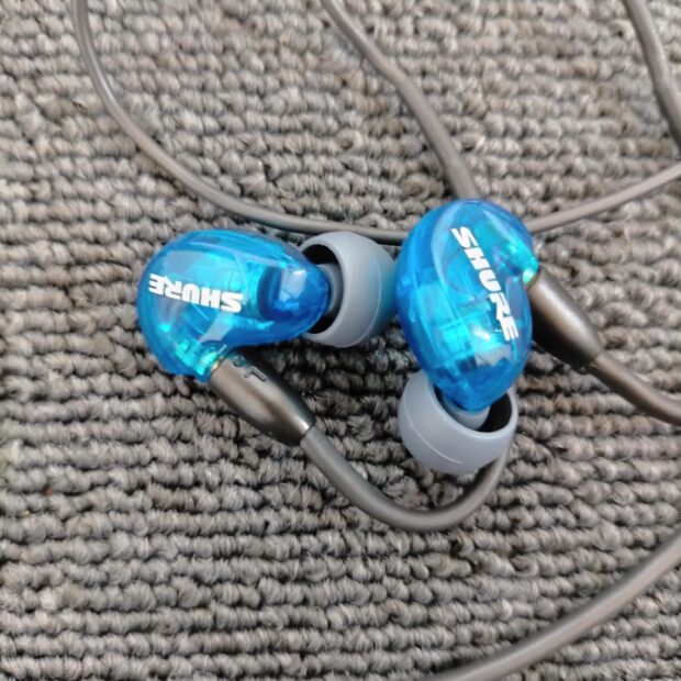 SHURE SE215SPE-A  イヤモニ　イヤホン