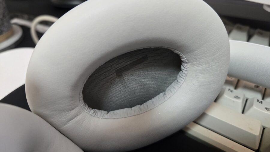 イヤーパッドが柔らかく、厚みや深さも十分